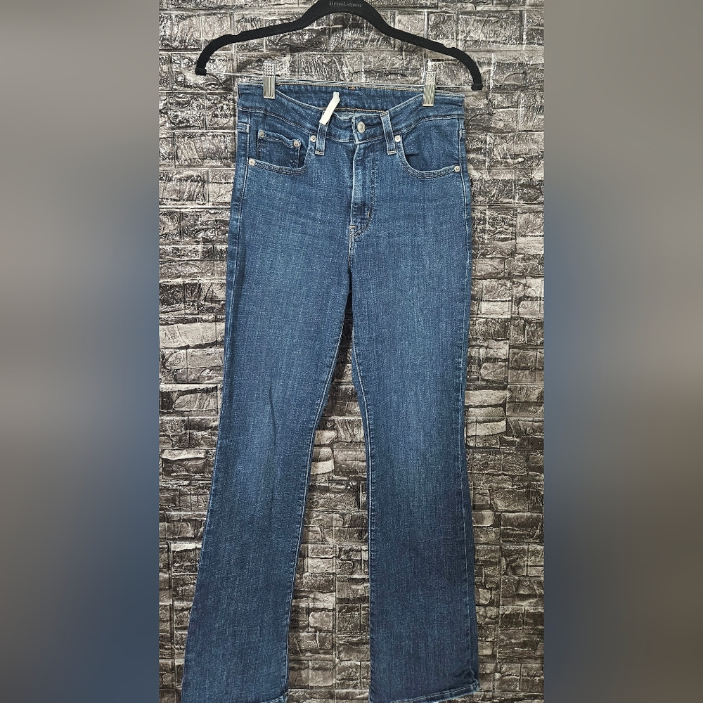 Woman’s Classic Levi 725 High Rise Bootcut Jeans